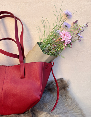 Den smukke Jolene taske er den perfekte hverdagstaske, da den både kan bruges til skolebrug samt indeholde alt det nødvendige.