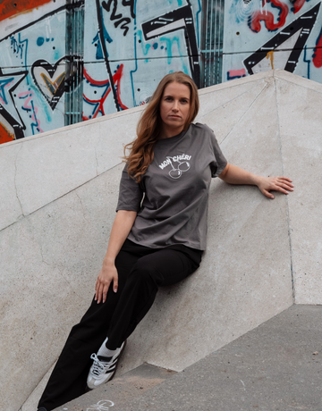 Skøn oversized t-shirt med Mon Cheri print, som på fransk betyder mit kirsebær eller min skat.