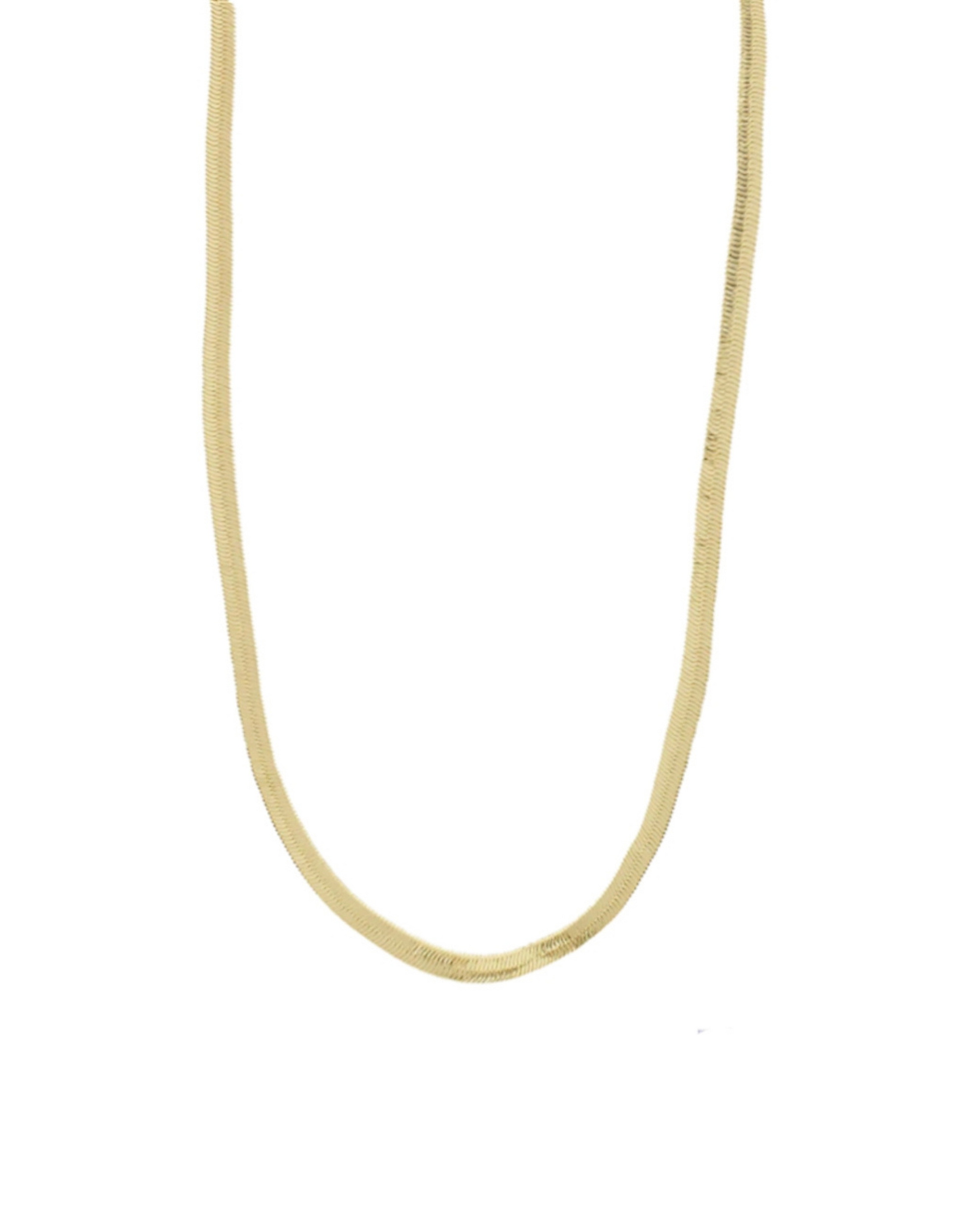 Flad slangekæde halskæde i guld.  Flot og enkel halskæde i S925 sterling sølv og forgyldt med 14 karat.   Materiale: S925 sterling sølv, 14 karat forgyldt. Nikkelfri Størrelse: 40 cm + forlængelse, tykkelse: 4 mm