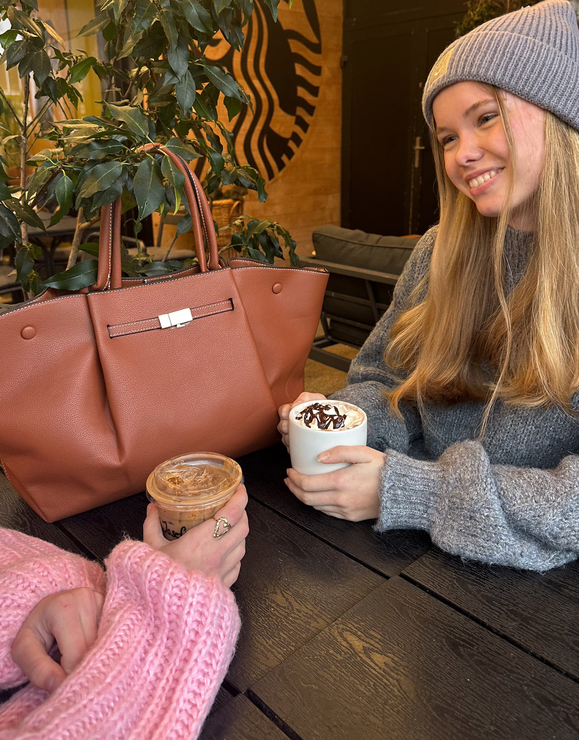 Den smukke Bloom taske er den perfekte hverdagstaske, da den både kan bruges til skolebrug samt indeholde alt det nødvendige.