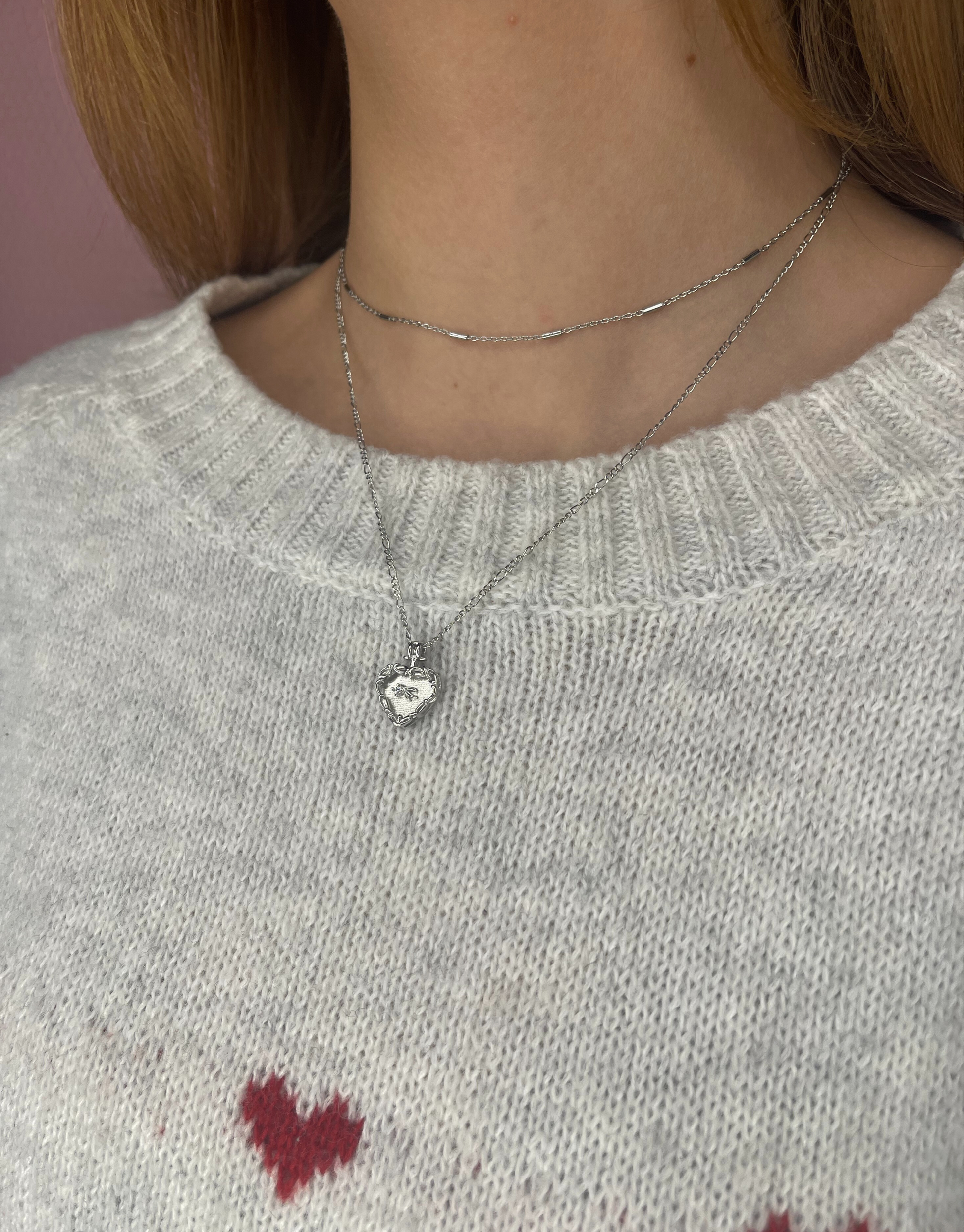 Smuk sølv med dobbeltkæde og hjerte vedhæng.