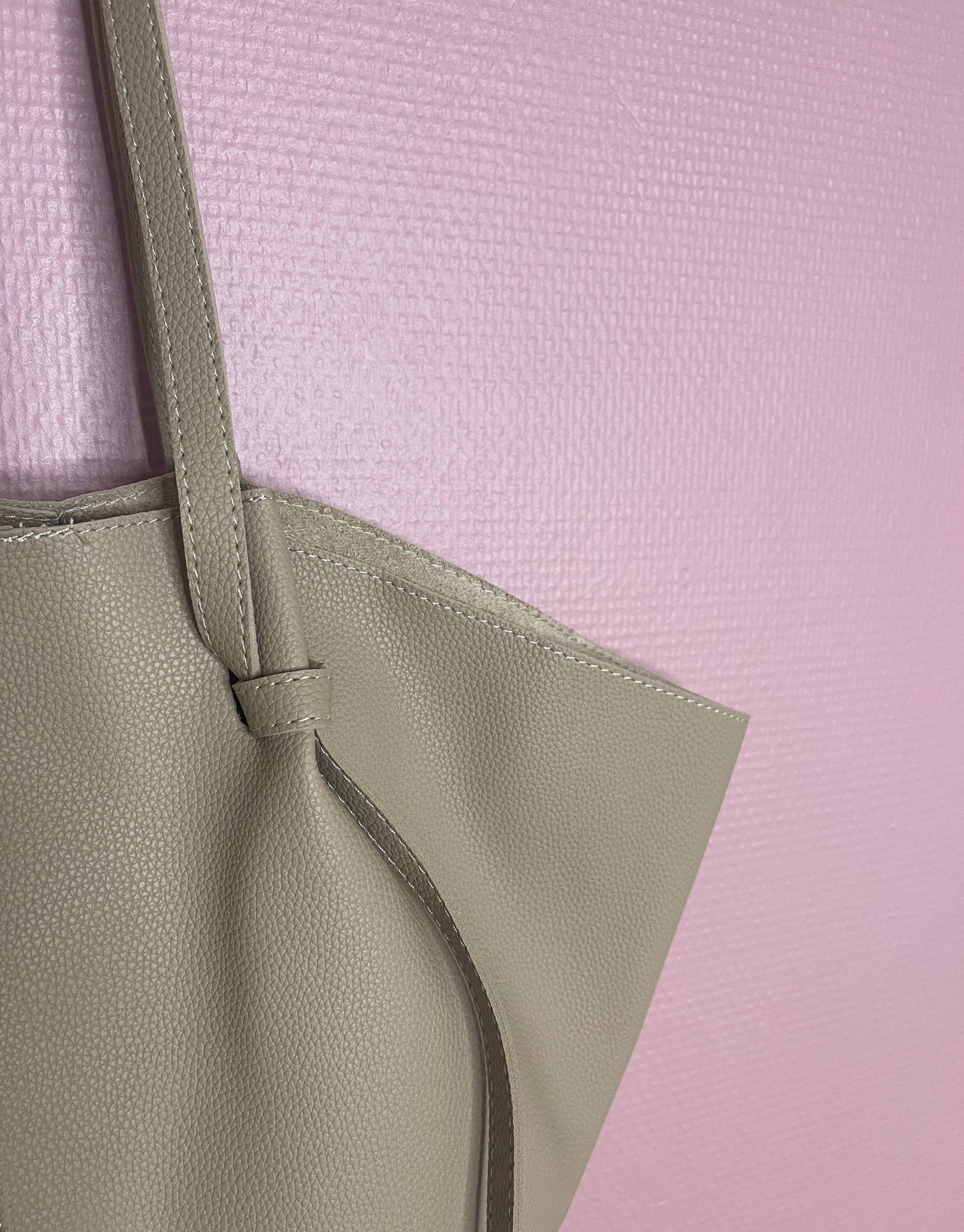 Den smukke Faith taske er den perfekte hverdagstaske, da den både kan bruges til skolebrug samt indeholde alt det nødvendige.