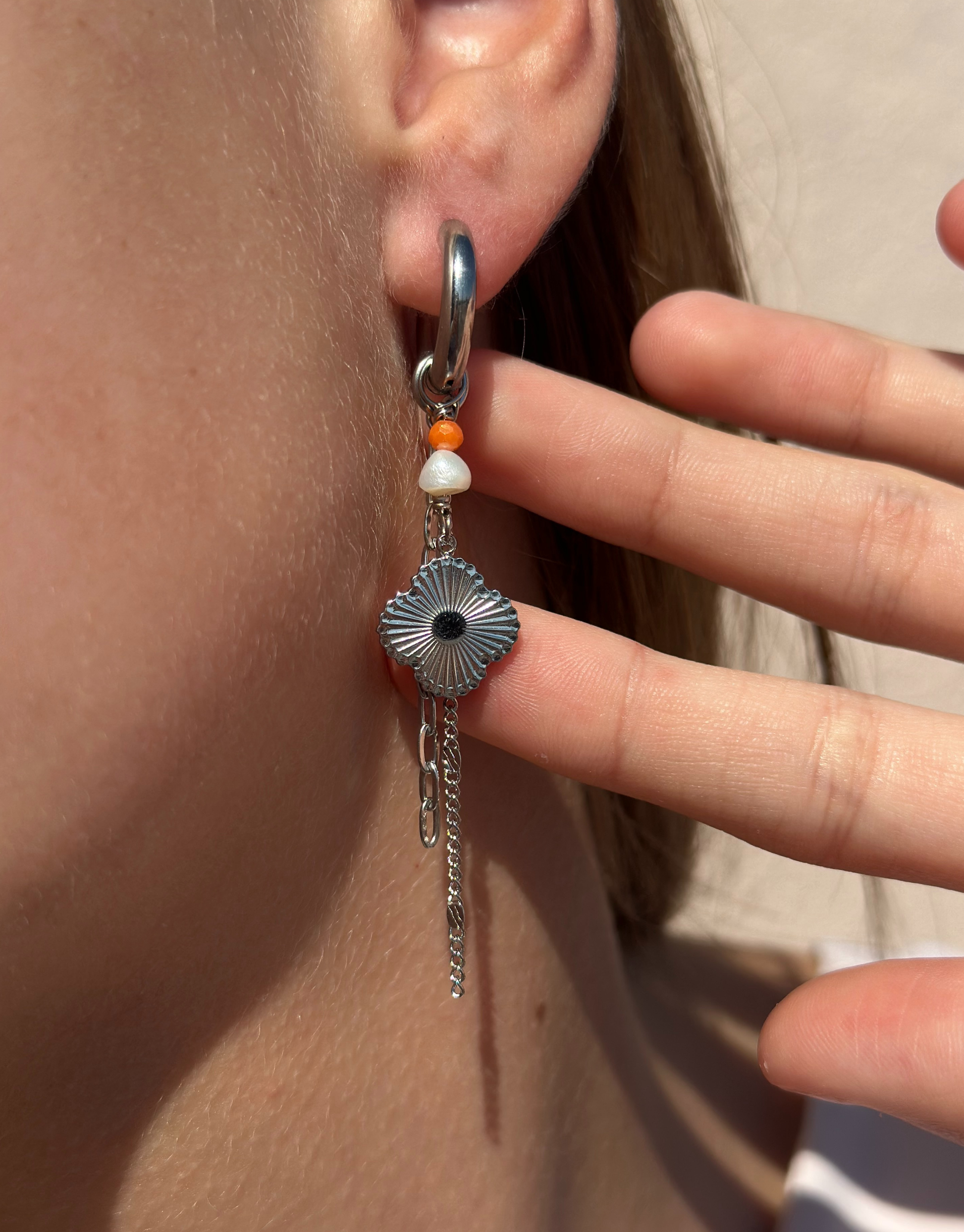 Vores Sakina øreringe er elegante og med de flotteste vedhæng.