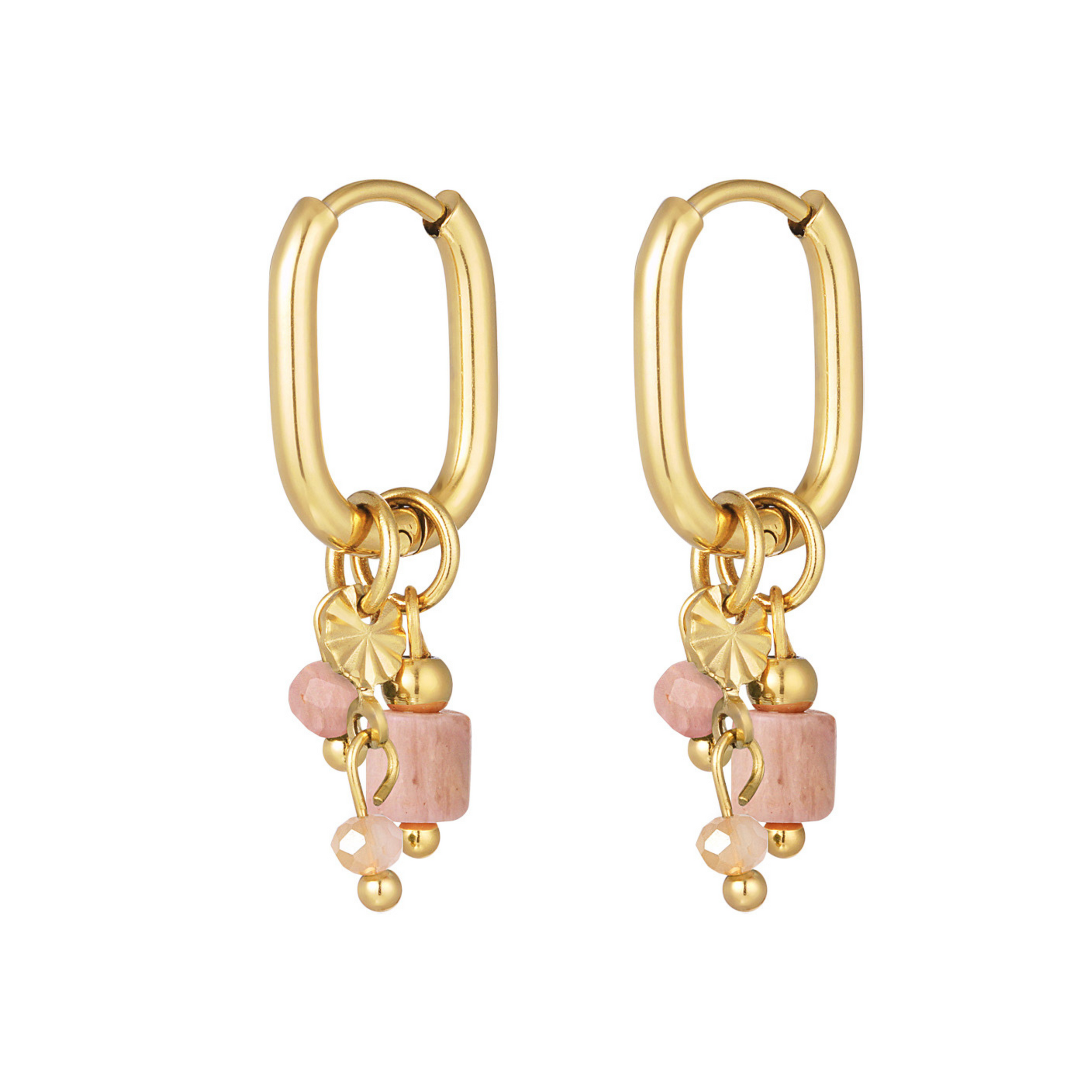 Smukke øreringe med sten, der både kan gå til det rå look - samt det elegante look.  Disse øreringe er til dig, der elsker, at spice dit look up med unikke smykker.   Materiale: Overfladebehandlet rustfri stål, forgyldt med 14 karat. 100% Nikkelfri.