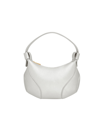 Skøn håndtaske i lækkert design. Materiale: 95% PU, 5% metal Vægt: 300g Dimensioner: 18cm x 27cm x 0
