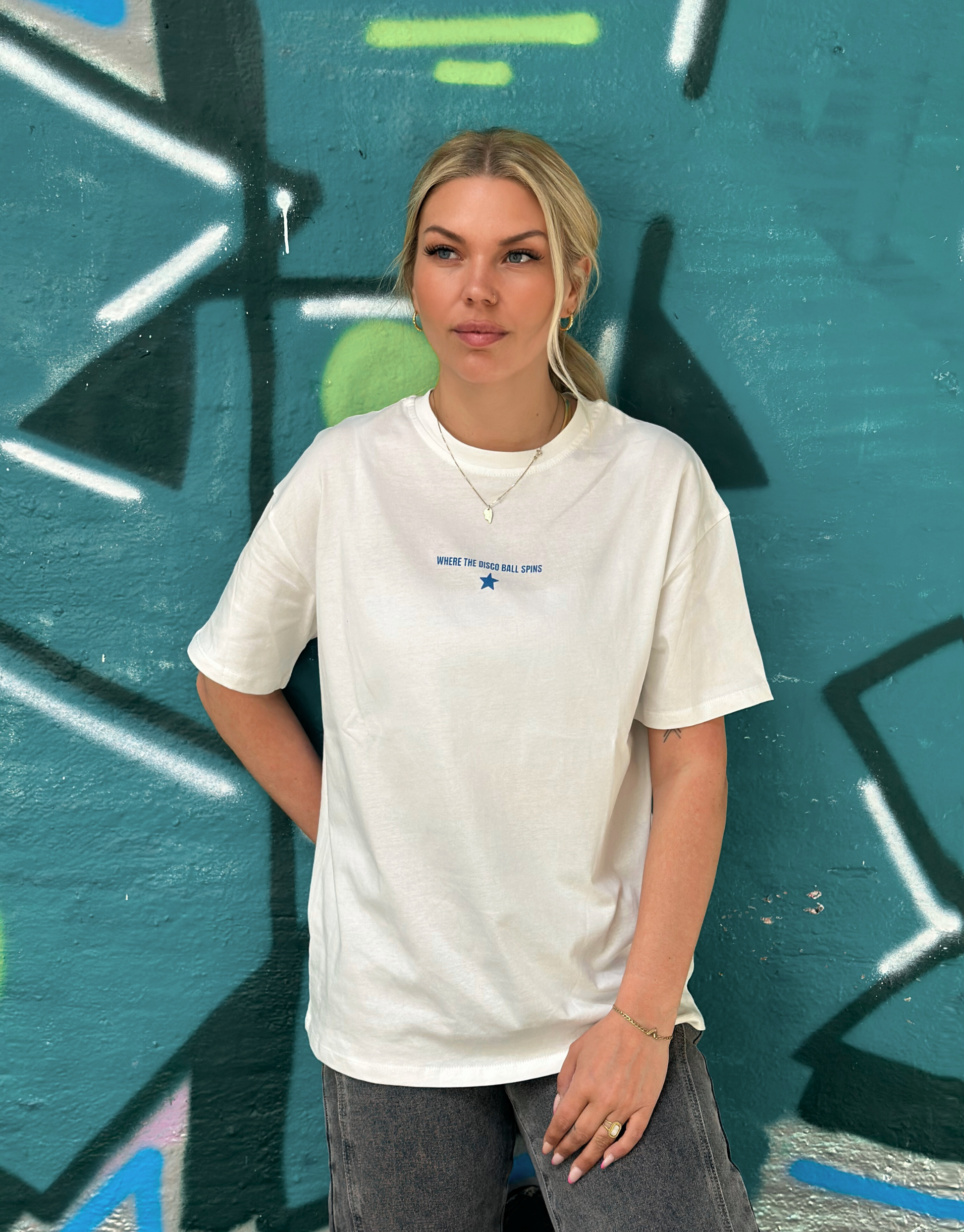 Skøn oversized t-shirt med disco kugle print.