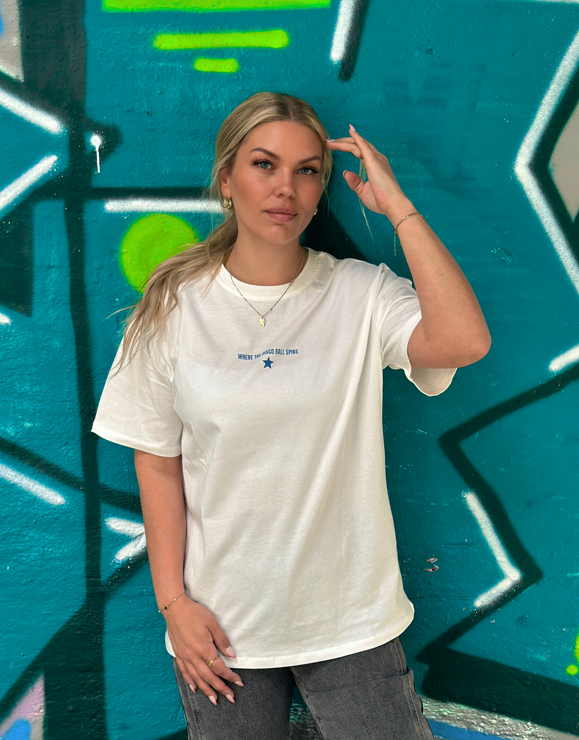 Skøn oversized t-shirt med disco kugle print.