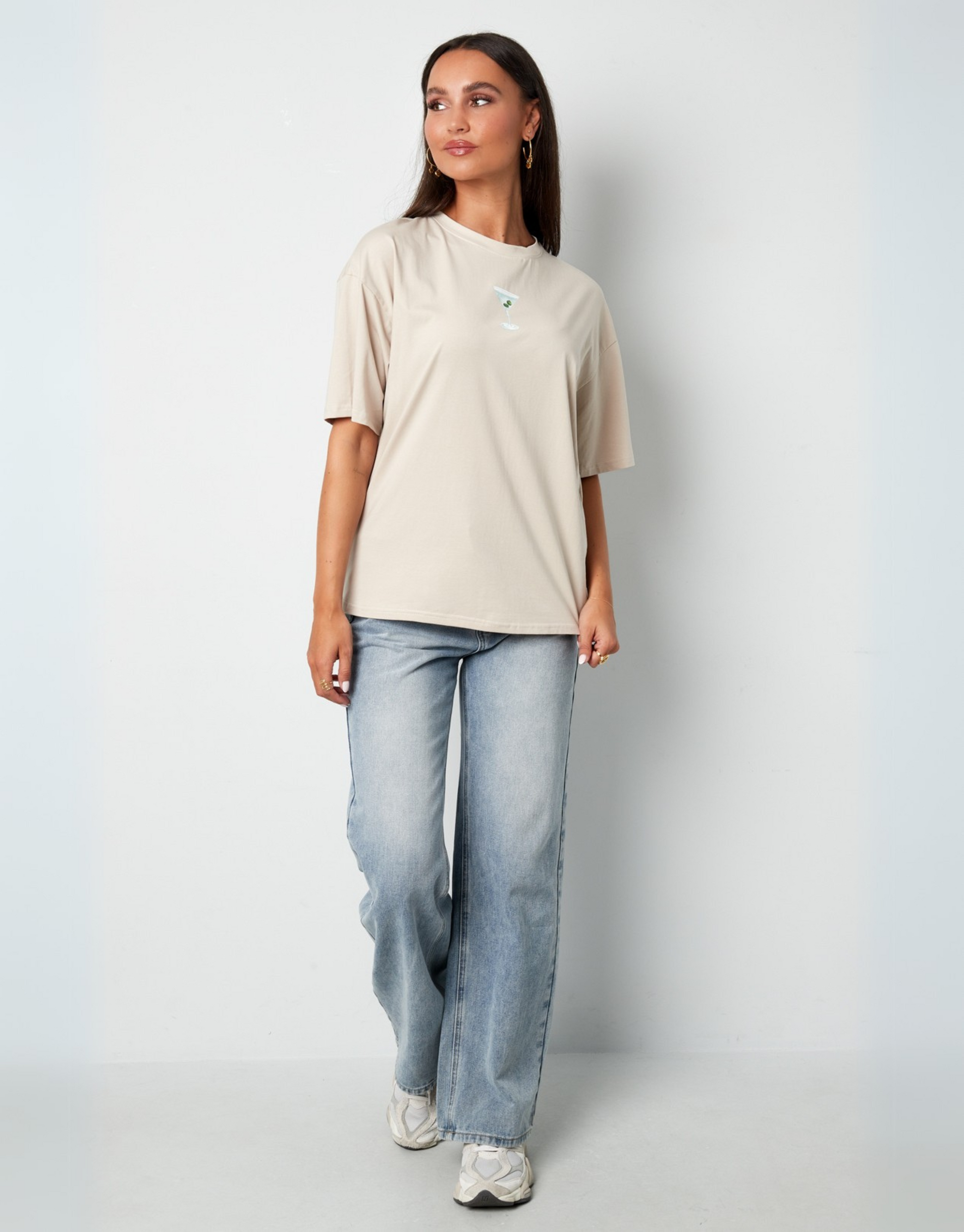 Skøn oversized t-shirt i 100% bomuld med cocktail print.