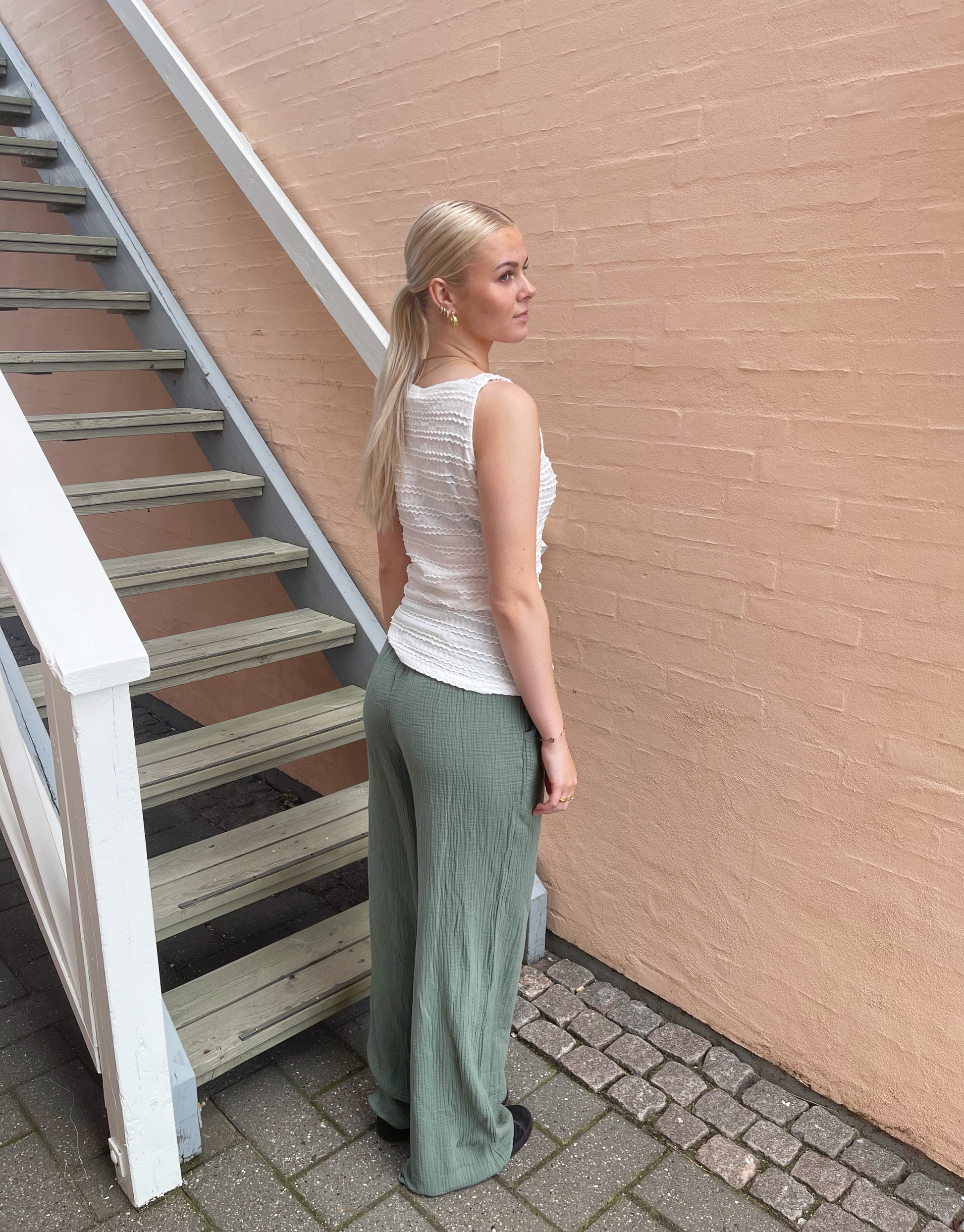 De mest behagelige bukser i en blanding af hør og bomuld - i grøn.