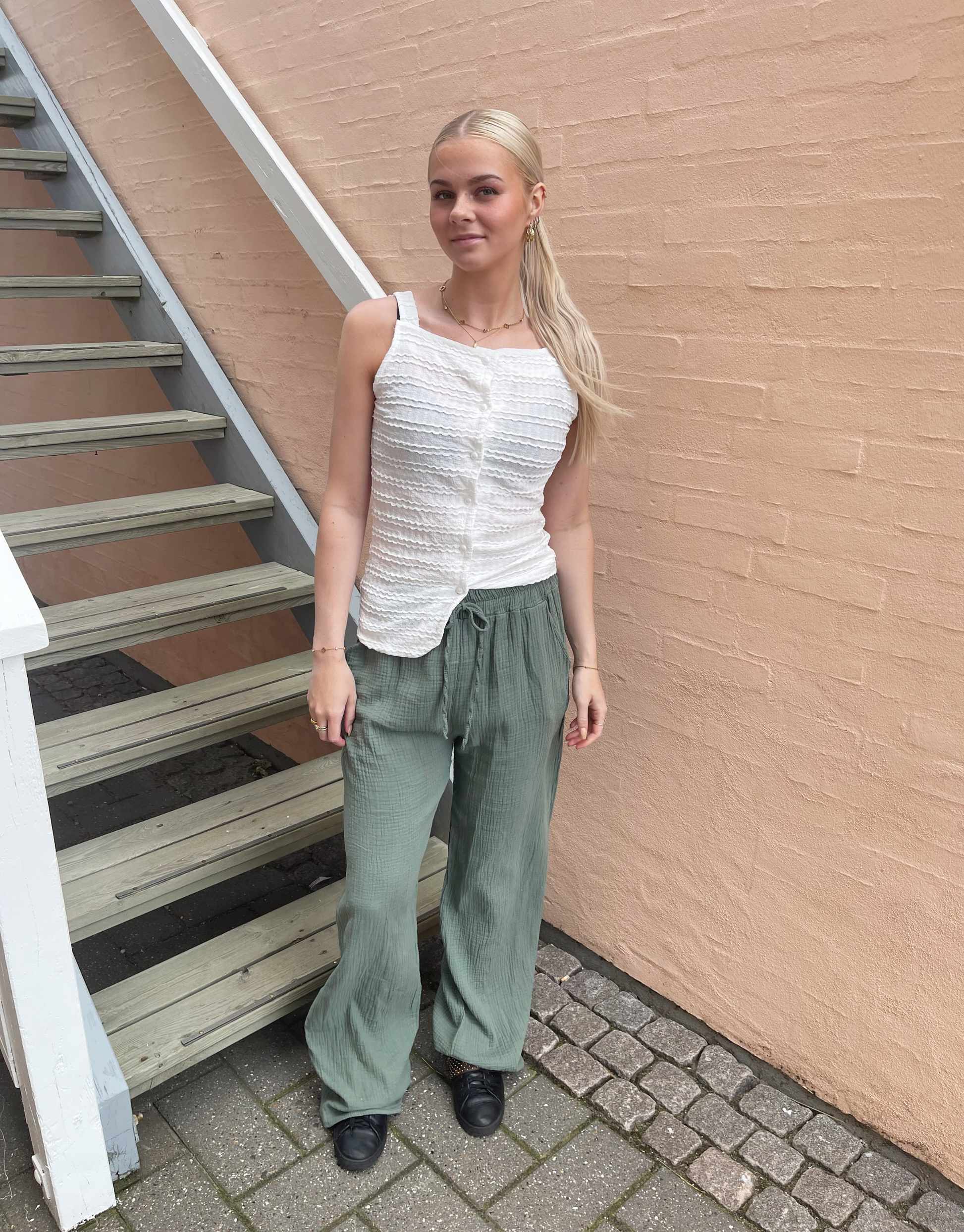 De mest behagelige bukser i en blanding af hør og bomuld - i grøn.