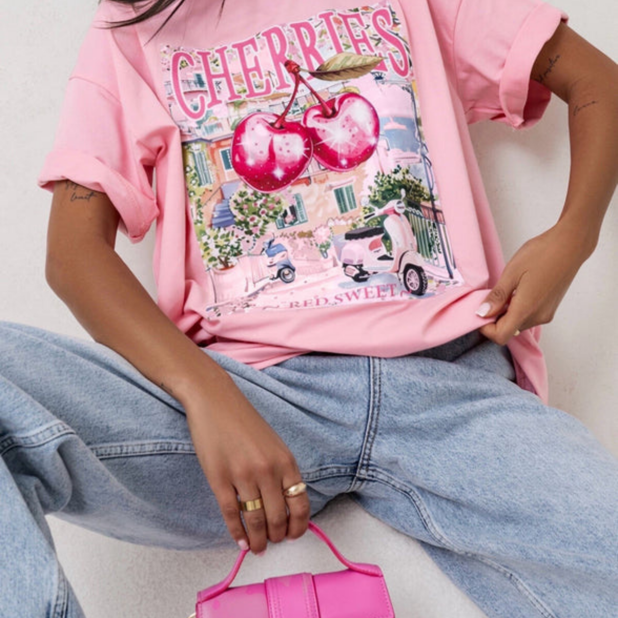 Skøn t-shirt i lyserød med sommer print.