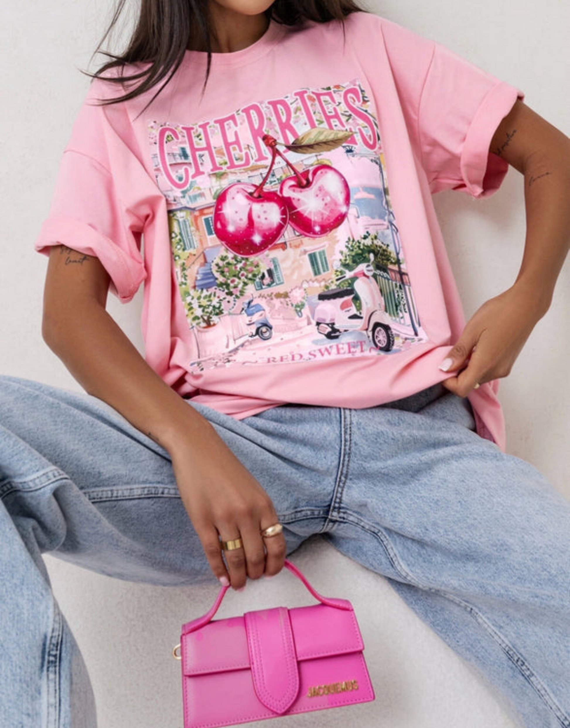 Skøn t-shirt i lyserød med sommer print.