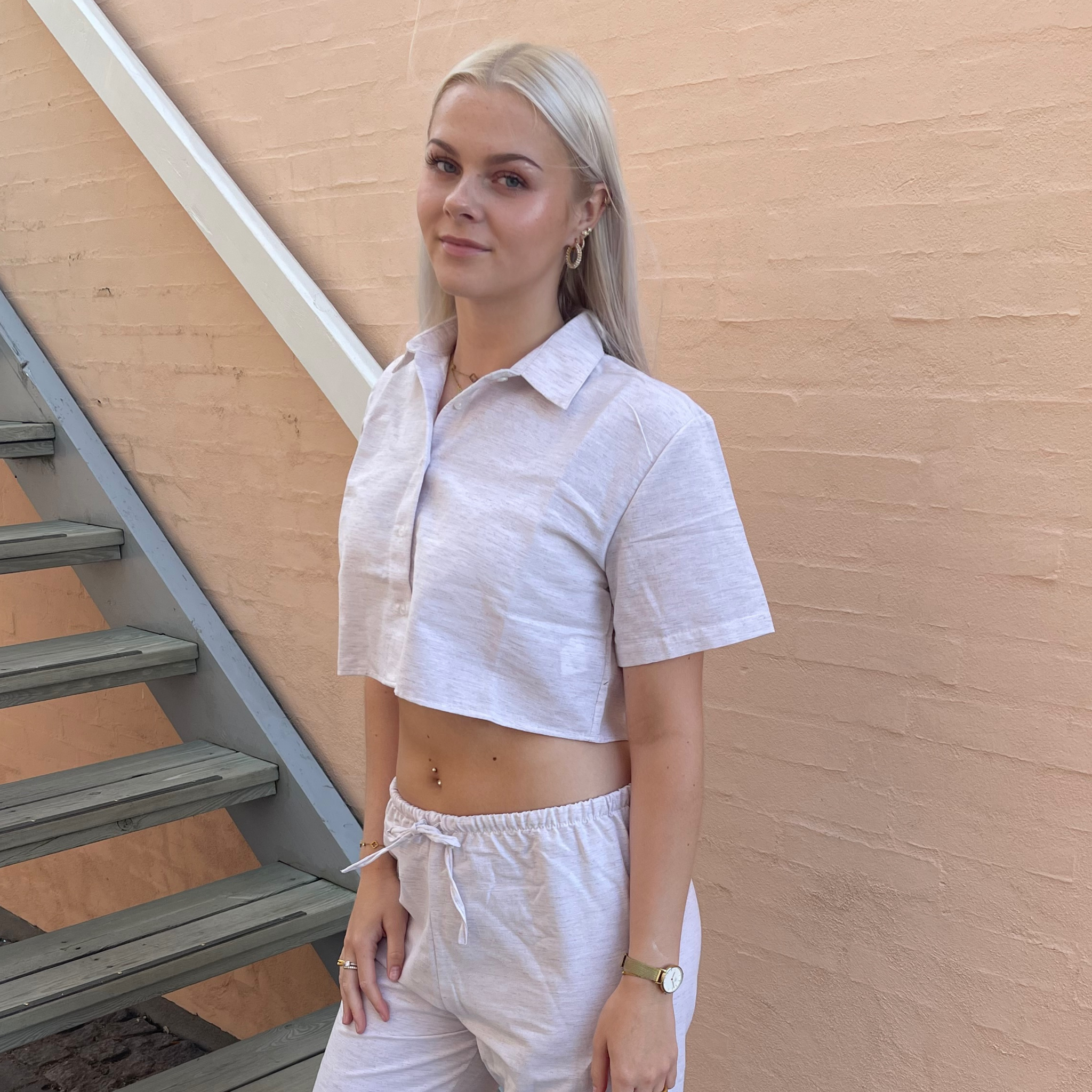 Skønne skjorte i hør look med knapper.