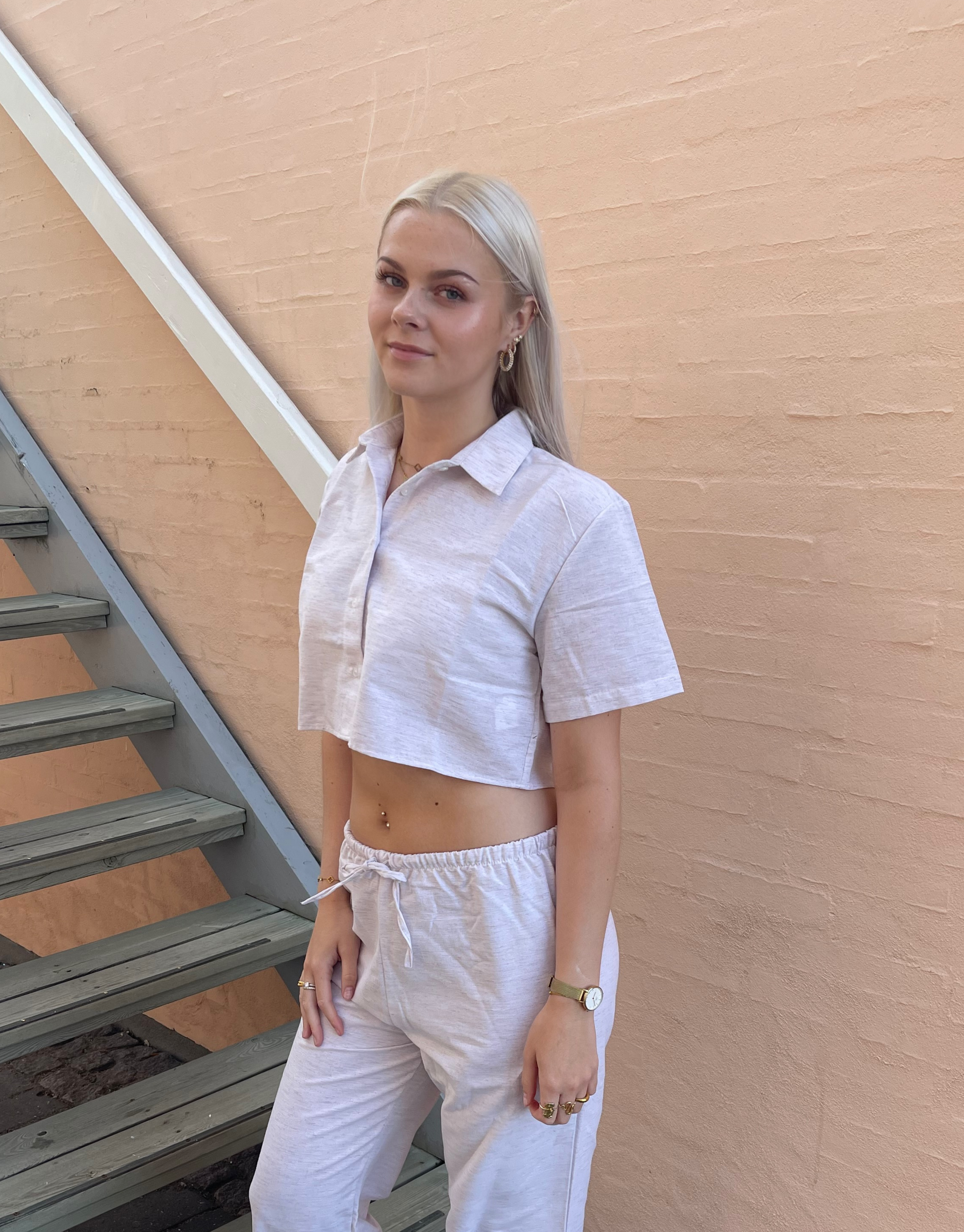 Skønne skjorte i hør look med knapper.