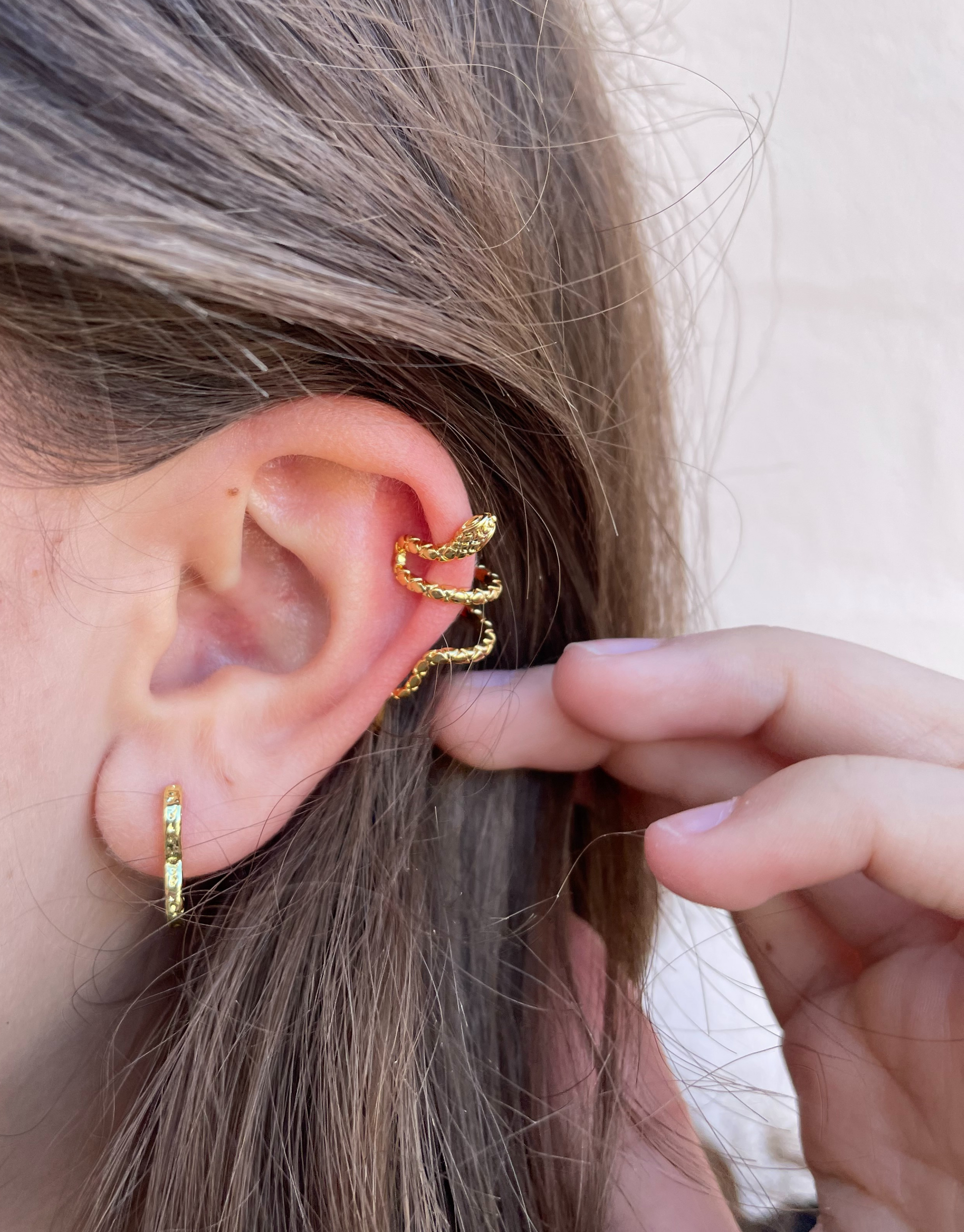 Denne earcuff er til dig, der virkelig elsker, at spice dit look up med smykker.