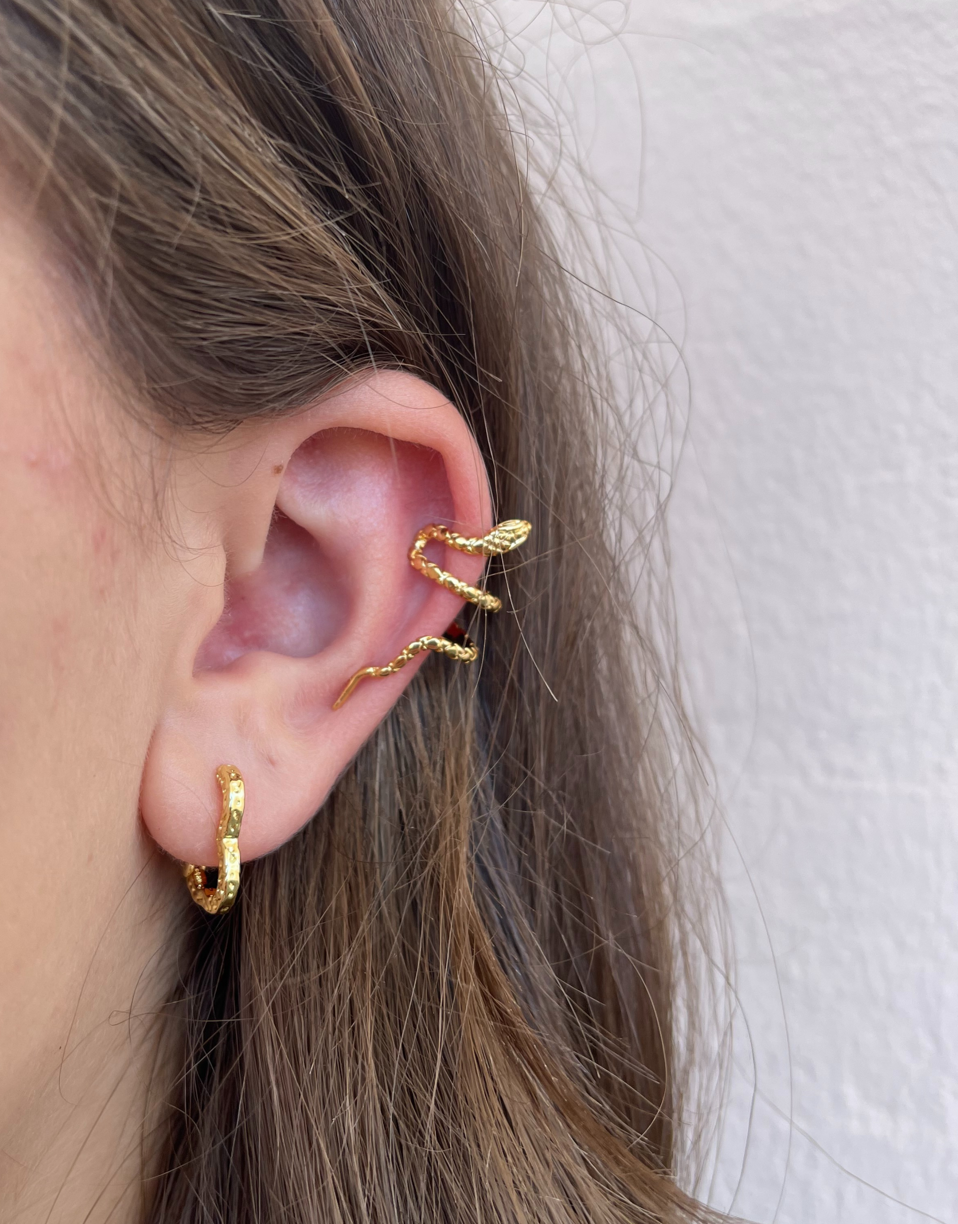 Denne earcuff er til dig, der virkelig elsker, at spice dit look up med smykker.