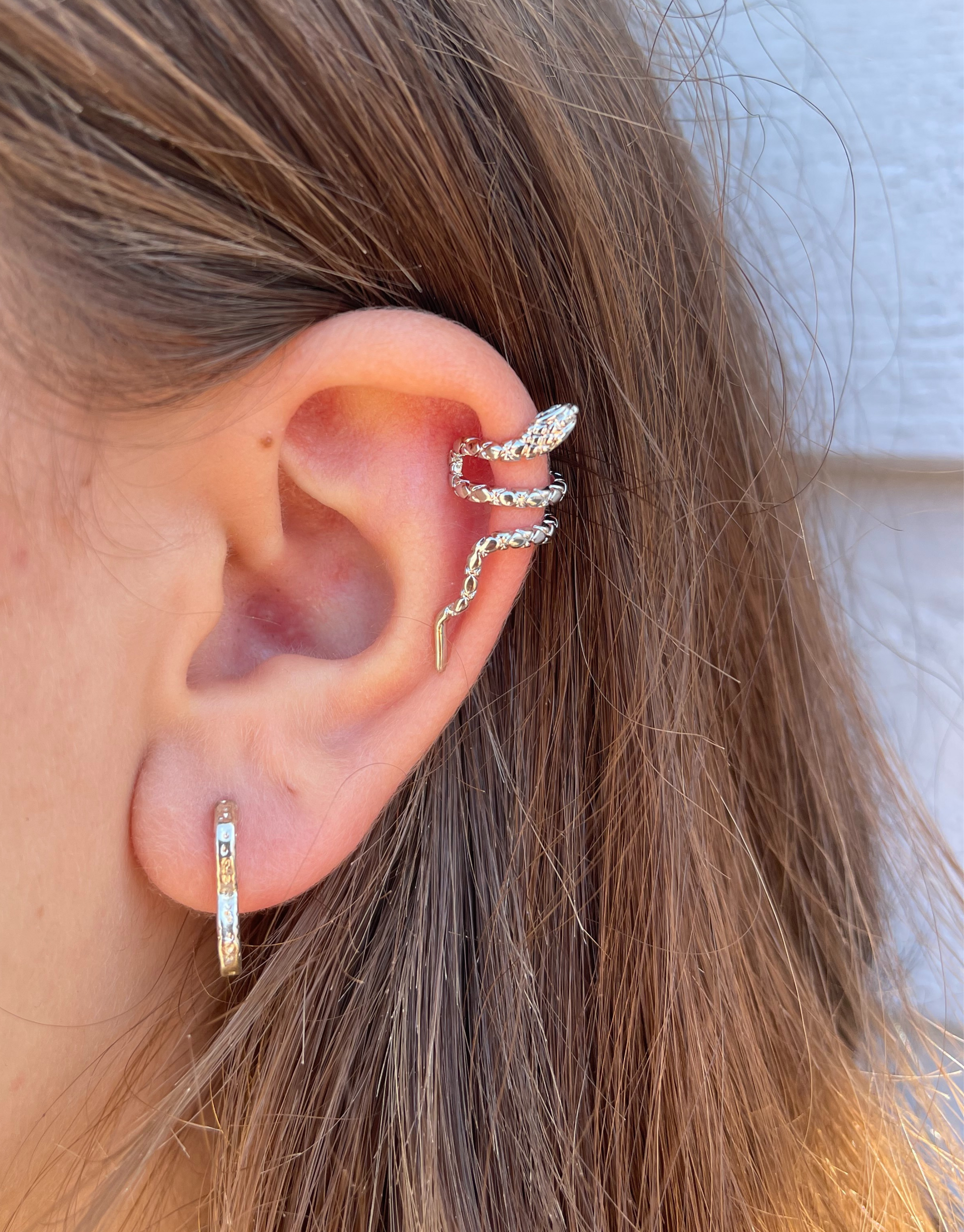 Denne earcuff er til dig, der virkelig elsker, at spice dit look up med smykker.