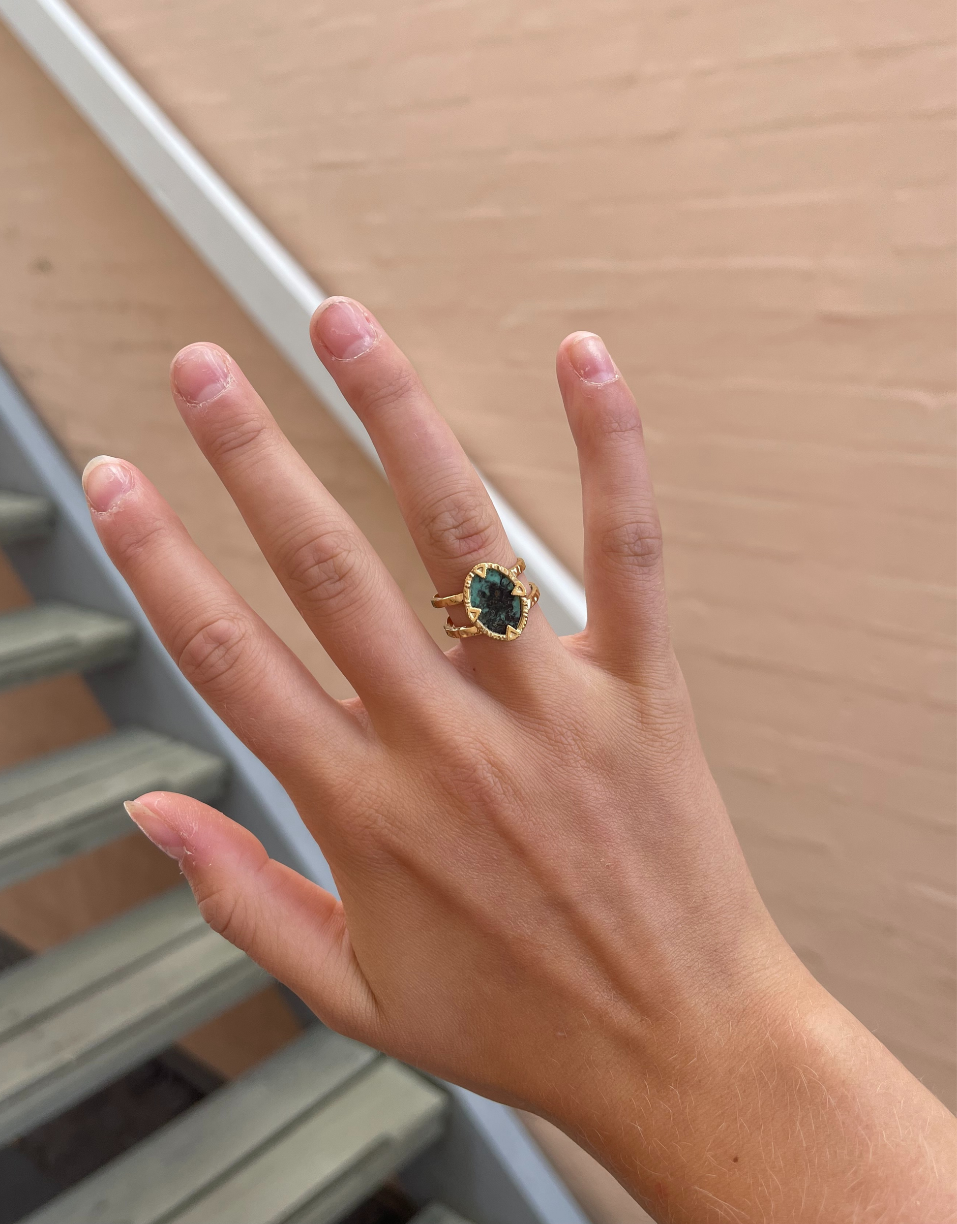 Smuk ring med flot sten.
