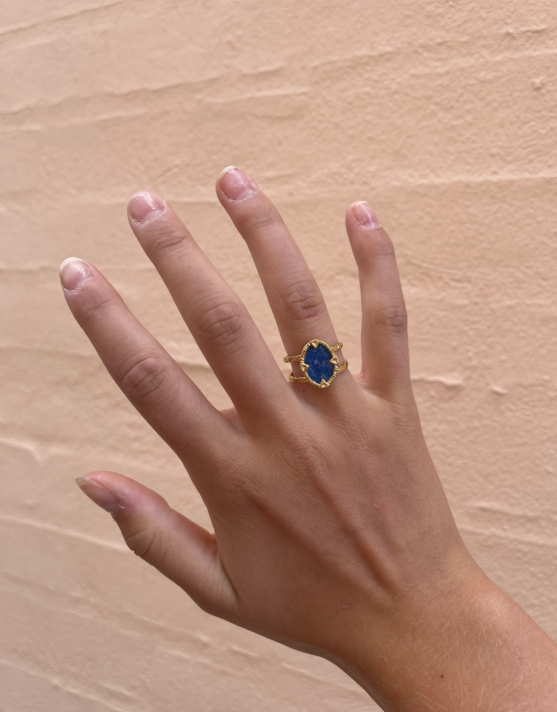 Smuk ring med flot sten.

