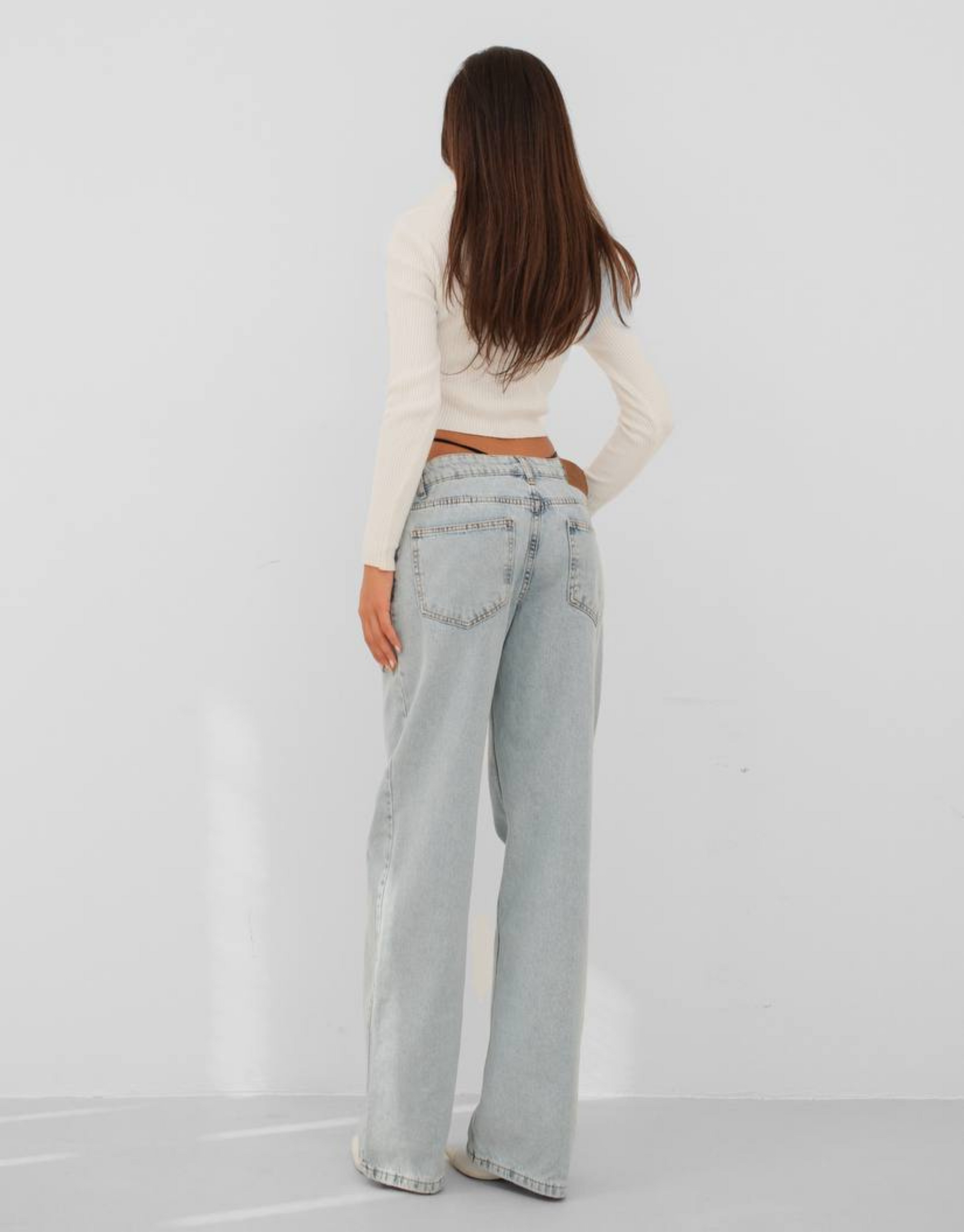 De fedeste lavtaljede jeans i lys denim.