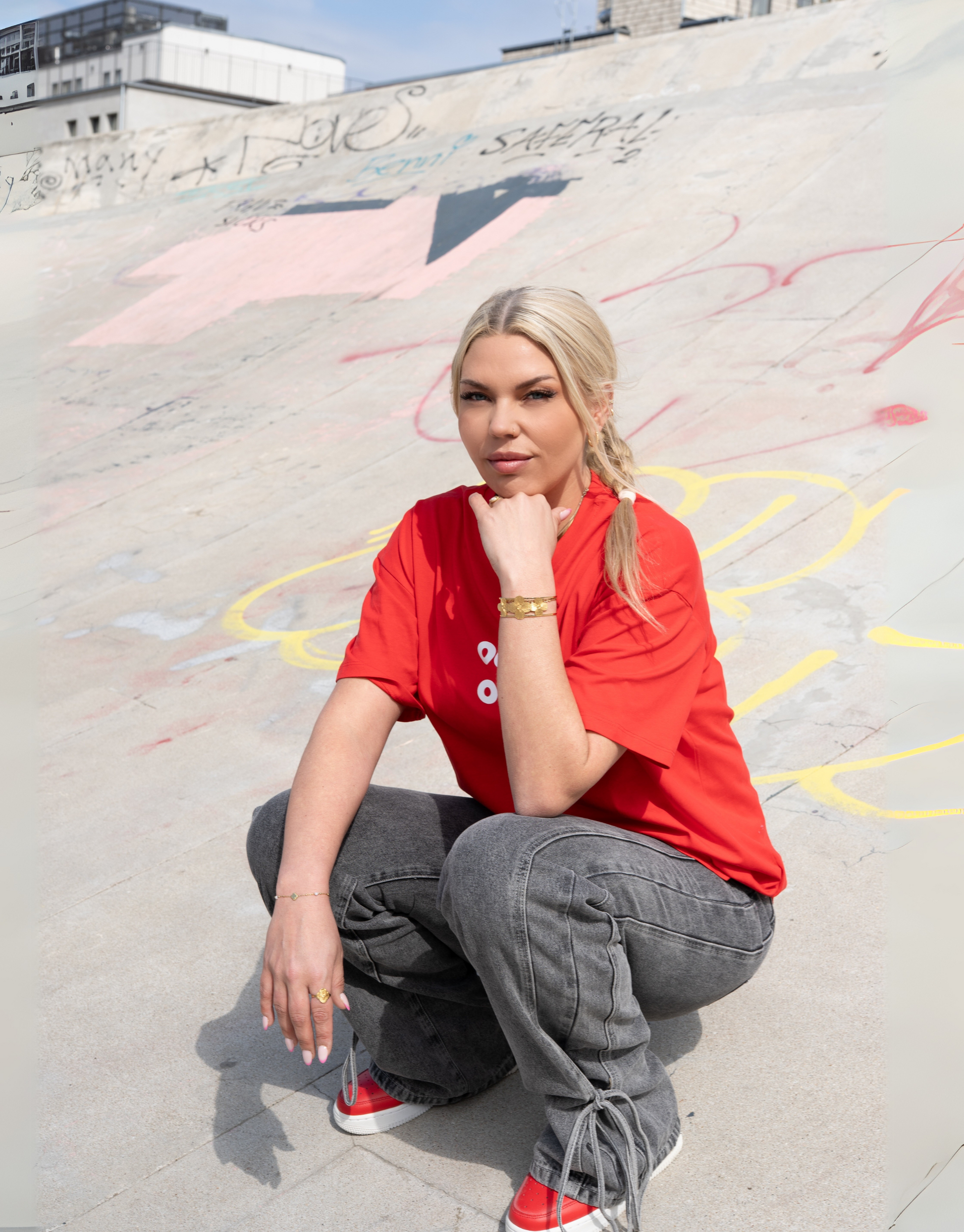 Skøn oversized t-shirt i rød med hvidt Oui Oui print.