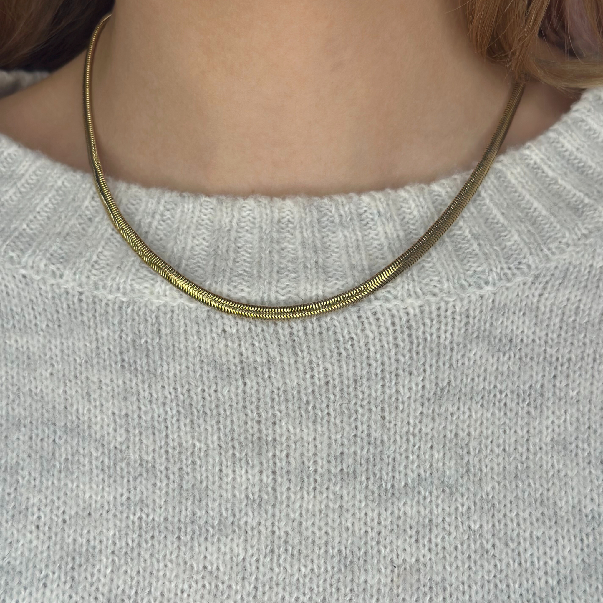 Smuk guld slange halskæde.