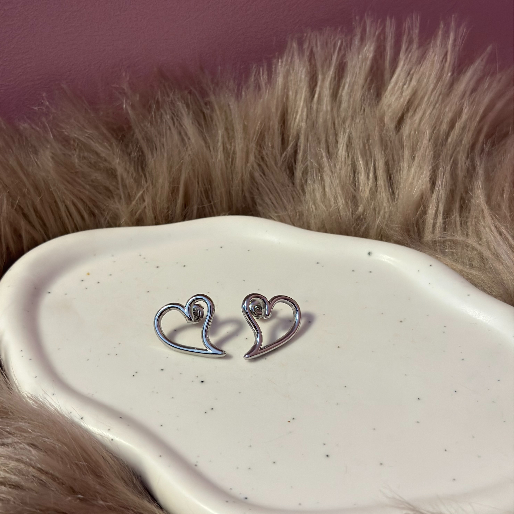 Elegante ørestikkere i hjerte motiv