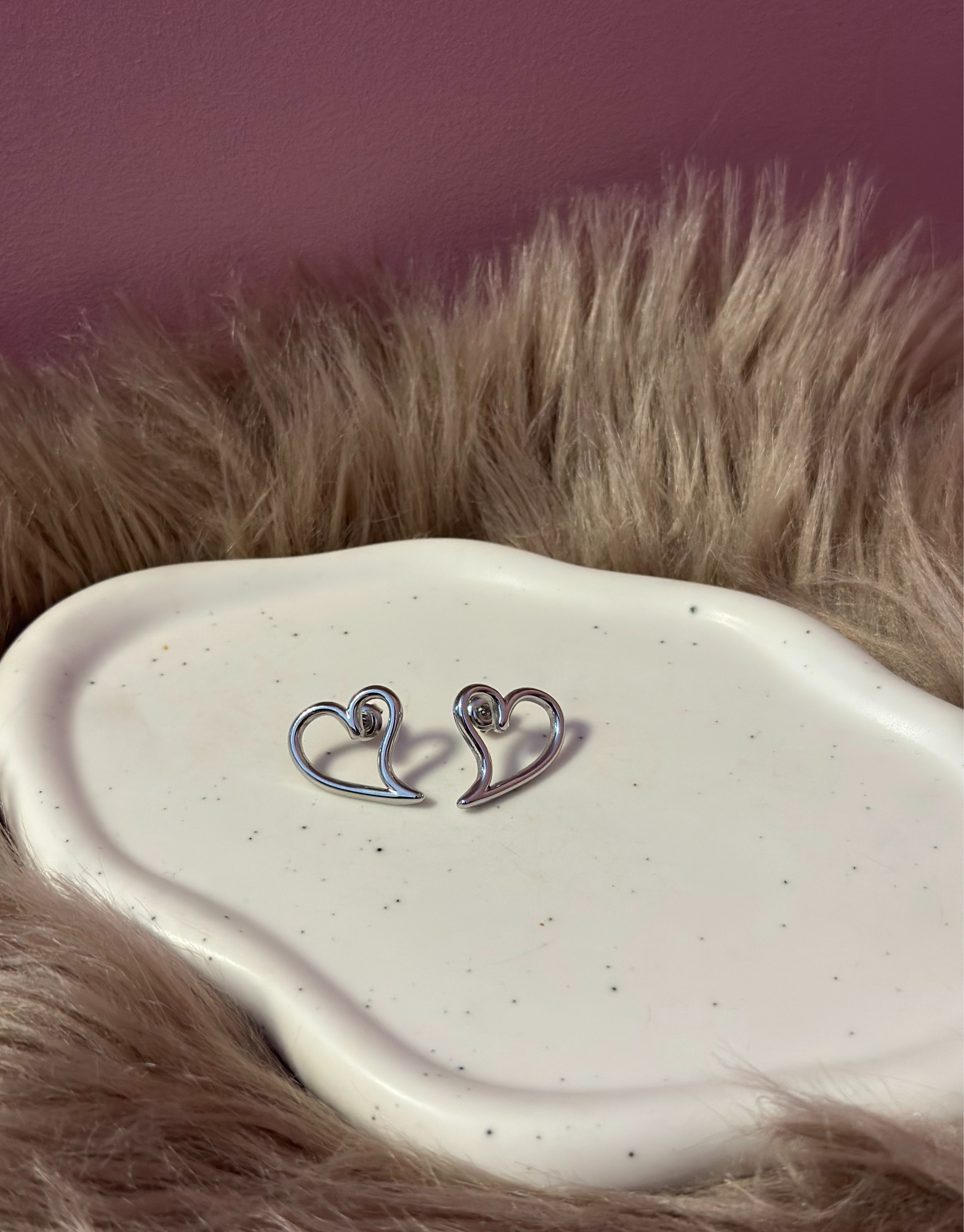 Elegante ørestikkere i hjerte motiv