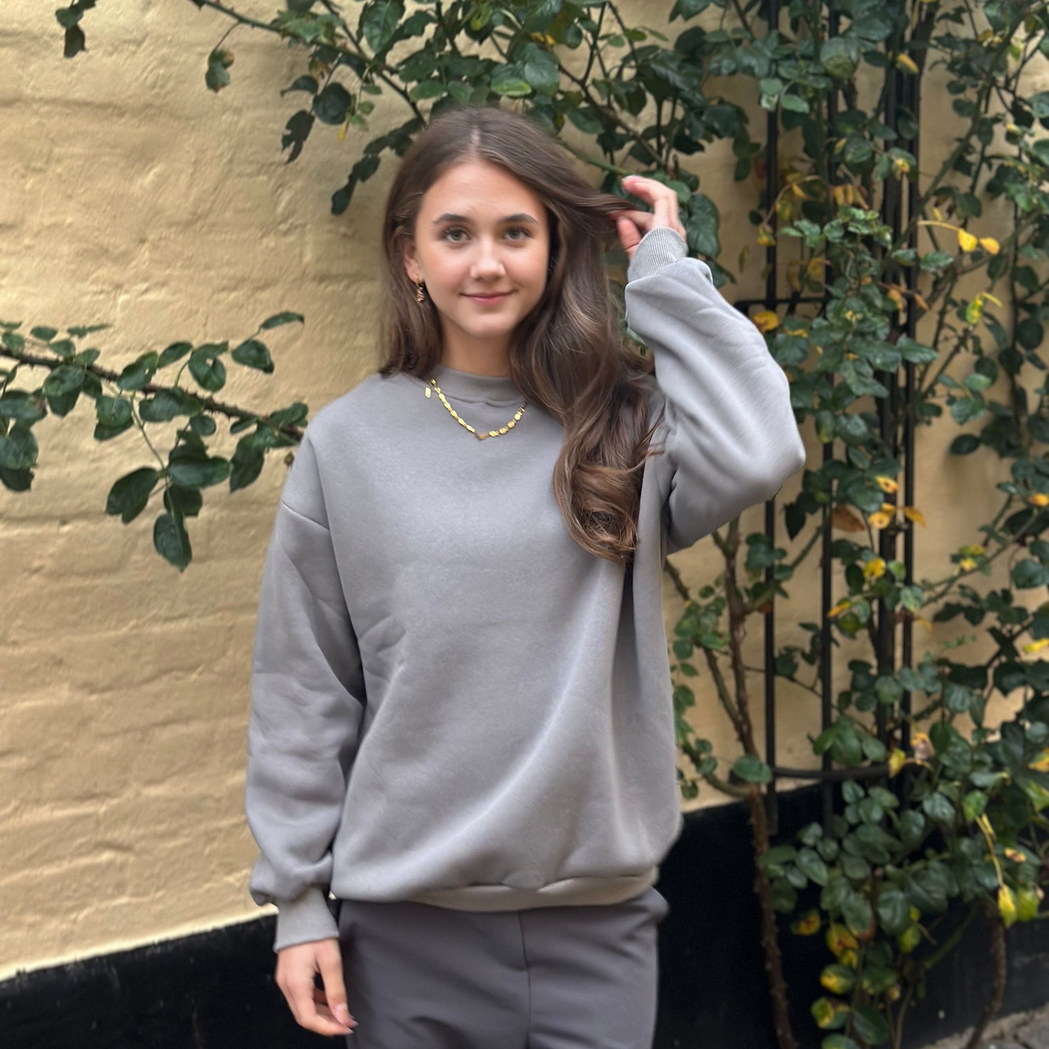 Skøn sweatshirt i grå i oversized fit.