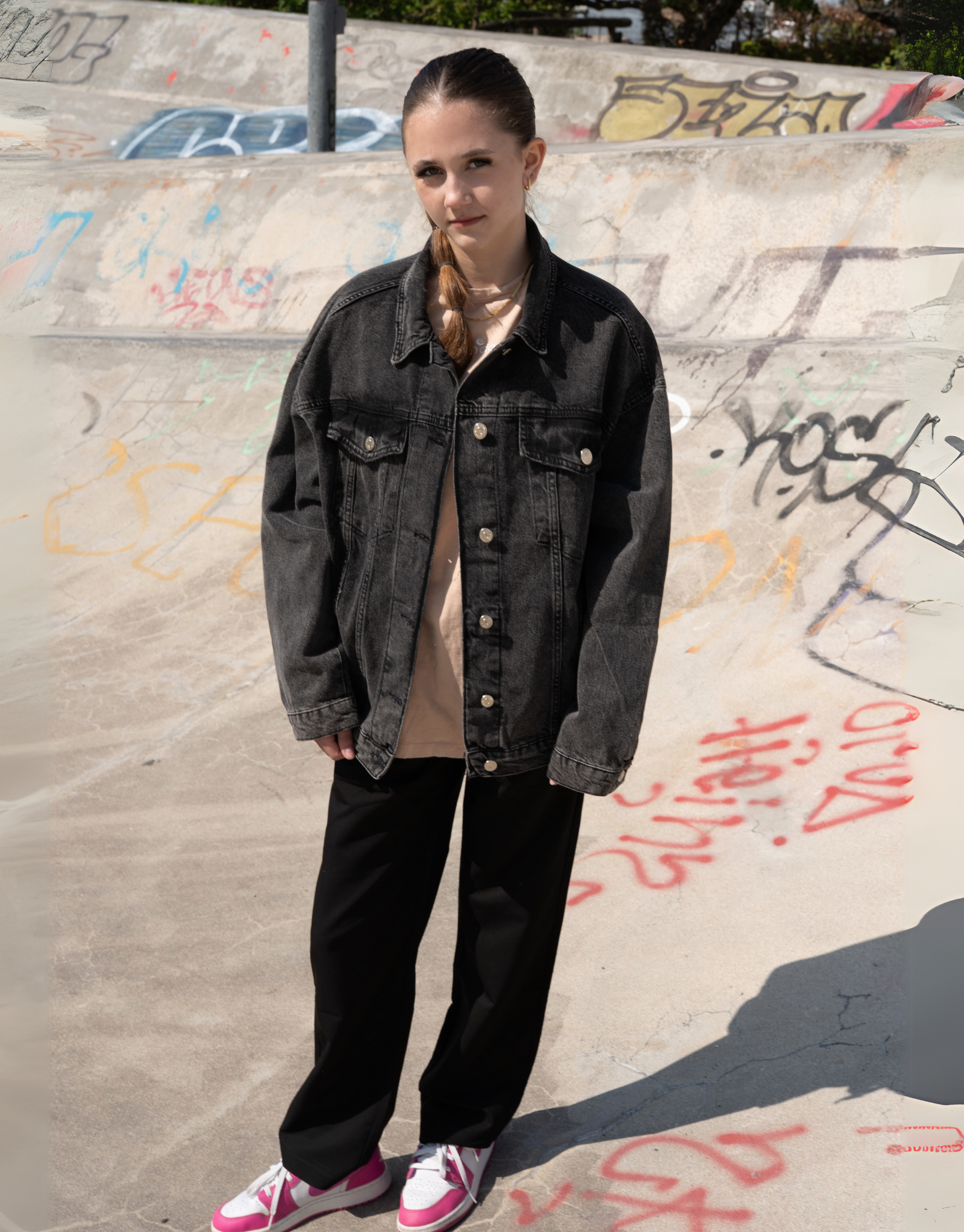 Oversized cowboy jakke i vasket bomuldsdenim. 