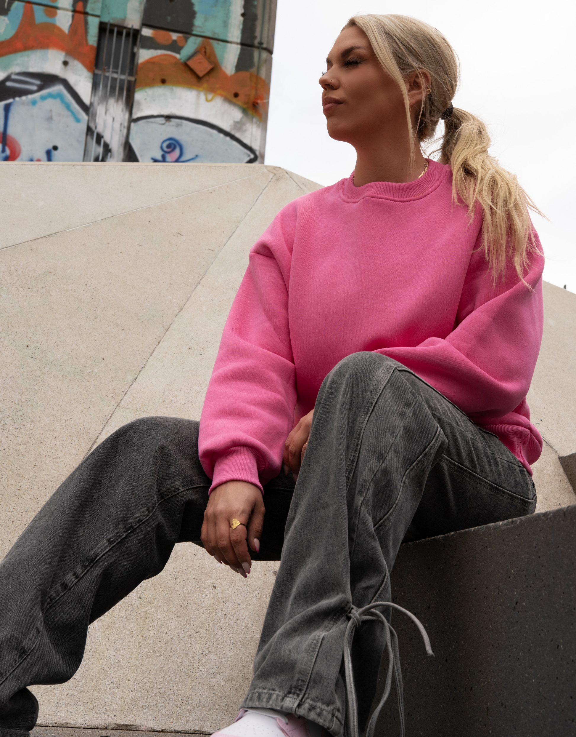 Skøn sweatshirt i pink i oversized fit.