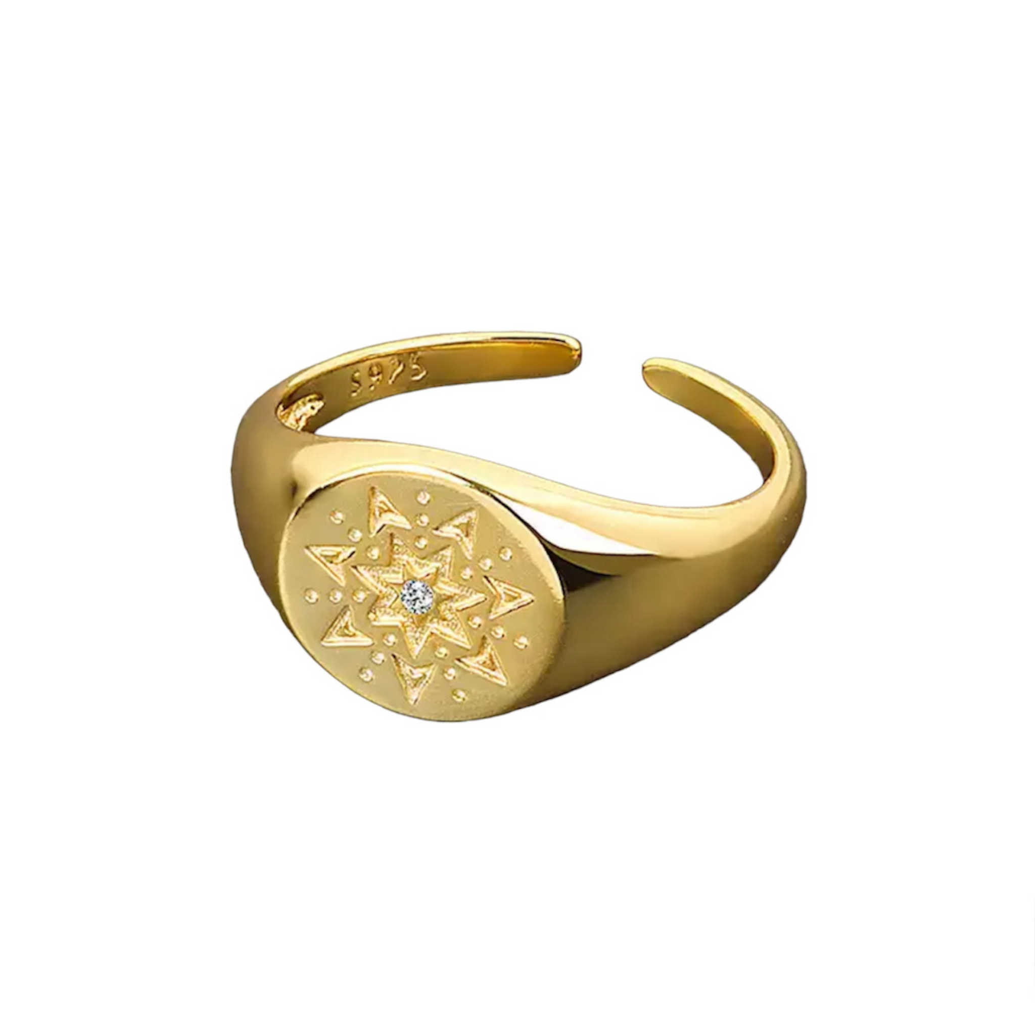 Maevry ring i guld med flot motiv og små glitrende zircon sten.  Denne smukke ring, er til dig som elsker, at pifte dit look op med unikke smykker. Den kan også sammensættes med mange af vores andre ringe, for et mere unikt look.  Materiale: 70% S925 sterling sølv, 30% rustfri stål, guldbelagt, zircon sten Størrelse: Justerbar