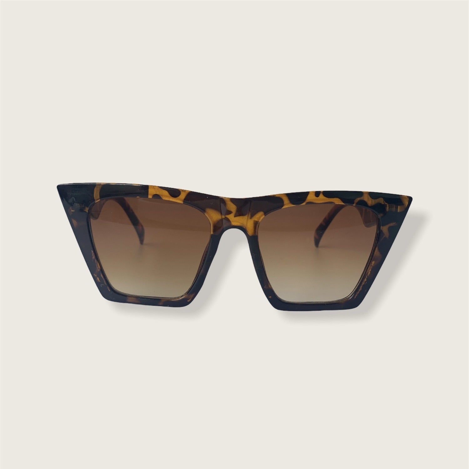 Stilfulde solbriller i leopard.